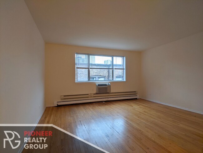 Building Photo - 665 W Wrightwood Ave