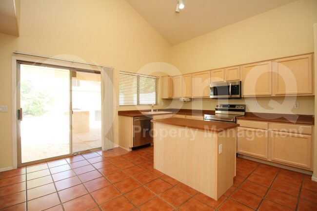 Foto del edificio - 7460 W Lone Cactus Dr