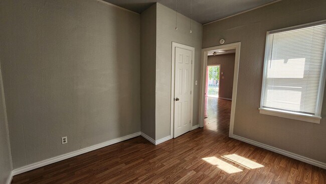 Building Photo - Nice 3 Bedroom 1 Bath Home NW OKC.  $875 P...