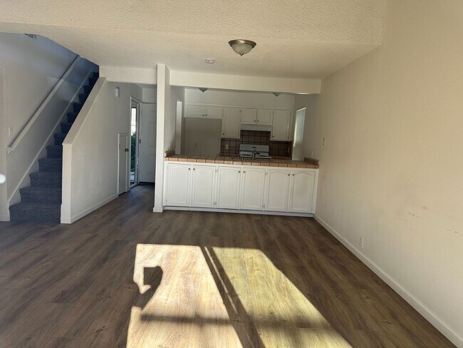 Foto del edificio - 2806 W. CALDWELL AVE. - 2 BEDROOM 1.5 BATH...