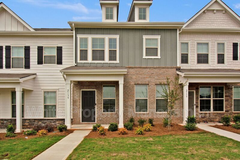 Foto principal - 2135 Stevens Mill Rd