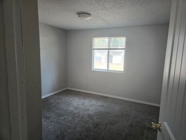 Foto del edificio - 901-903 E Timber Ln