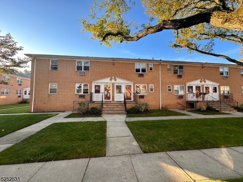 Primary Photo - 725 Joralemon St