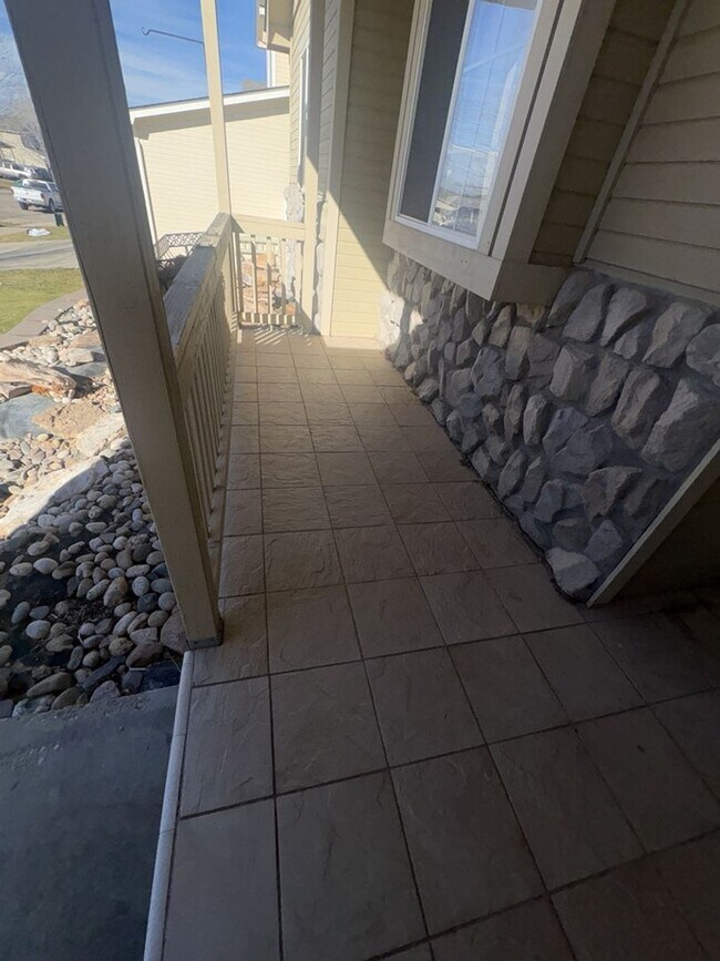 Building Photo - Spacious 5 Bedroom, 3 Bath Ranch Home with 2-Car Garage