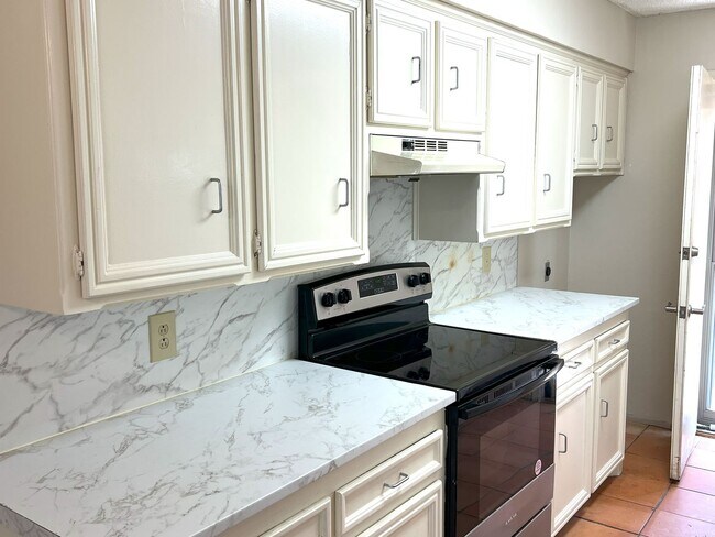 Building Photo - **BEAUTIFUL WHISPERWOOD COMMUNITY CONDO**
