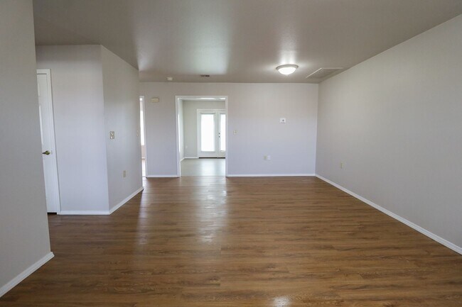 Foto del edificio - Cozy 2 bedroom 2 bathroom Townhome - Avail...