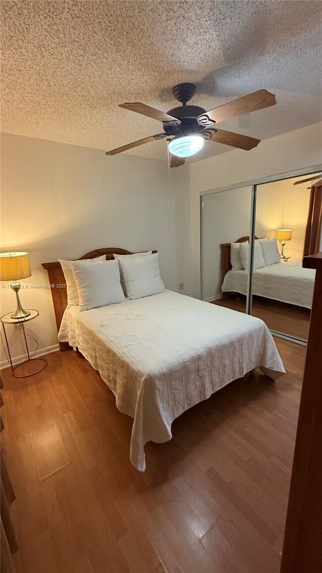 Foto del edificio - 728 SE Park Dr