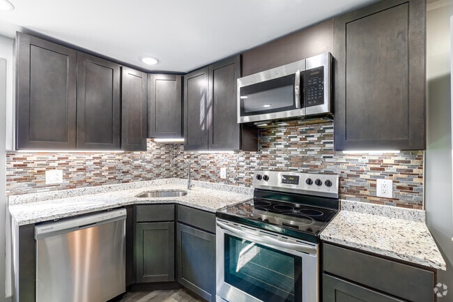 2BR, 2BA - Kitchen - Willington Oaks Apartments
