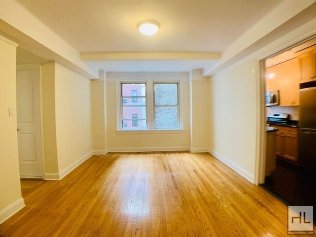 Building Photo - EAST 10 STREET