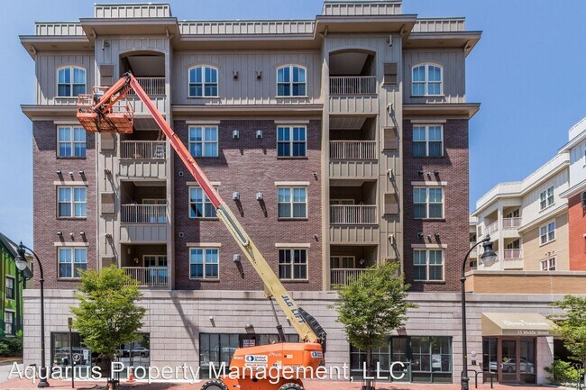 Building Photo - 2 br, 2 bath House - 15 Middle St. Unit 203