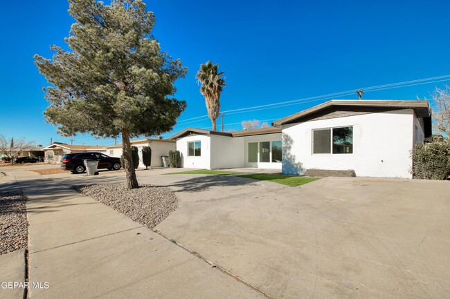 Building Photo - 7109 Parkland Dr