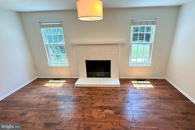 Building Photo - 10100 Walnut Wood Ct