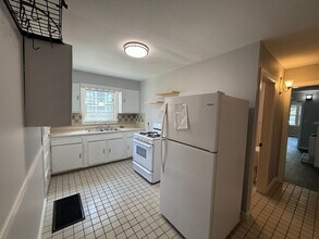 Building Photo - 329 Lyon St NE