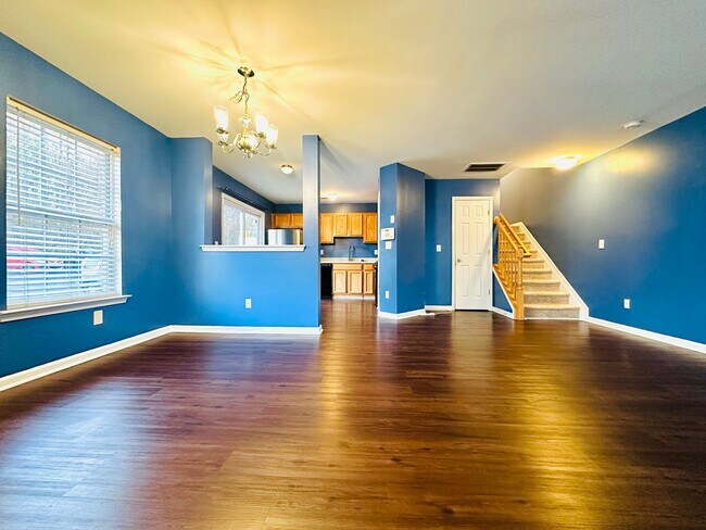 Foto del edificio - End-Unit 3BR Townhome Minutes to NCSU, Downtown & Crossroads