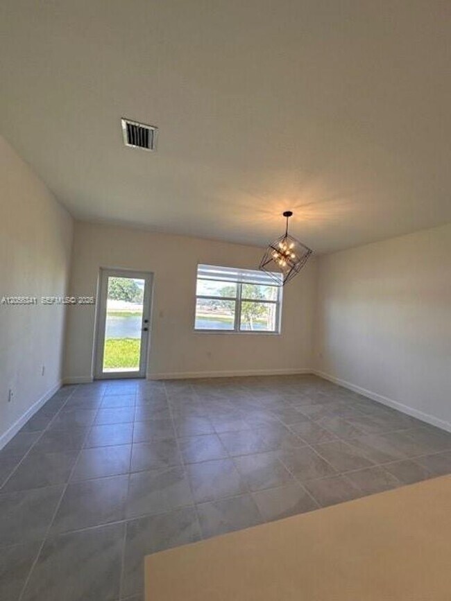 Foto del edificio - 2265 SE 30th St