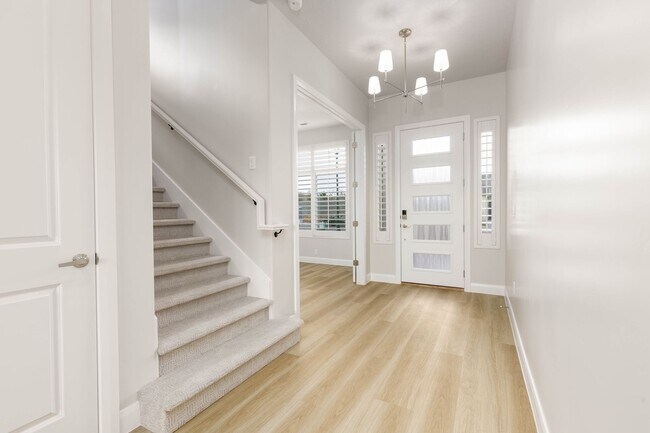 Foto del edificio - Brand new 2 Story with 4 beds and 2.5 baths plus Office