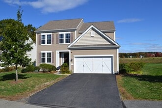 Building Photo - 8 Spicebush Ct