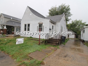 Building Photo - 2435 Delaware St