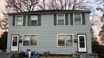 Building Photo - 410 E Parkland Ave