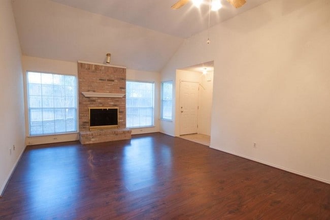 Building Photo - 1812 Pine Ridge Dr