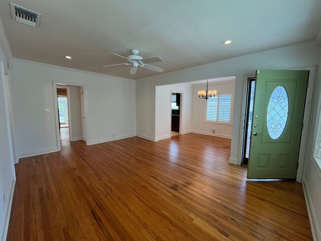 Building Photo - Upgraded Encino 3+1.5 w/bonus space + grea...