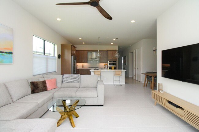 Foto del edificio - ***ANNUAL FURNISHED OR UNFURNISHED***AVAIL...