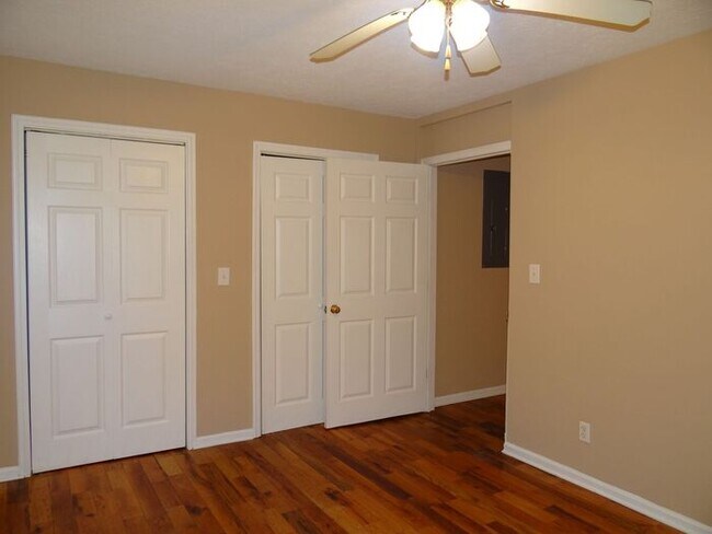 Building Photo - One bedroom unit in LaFayette Quad Plex