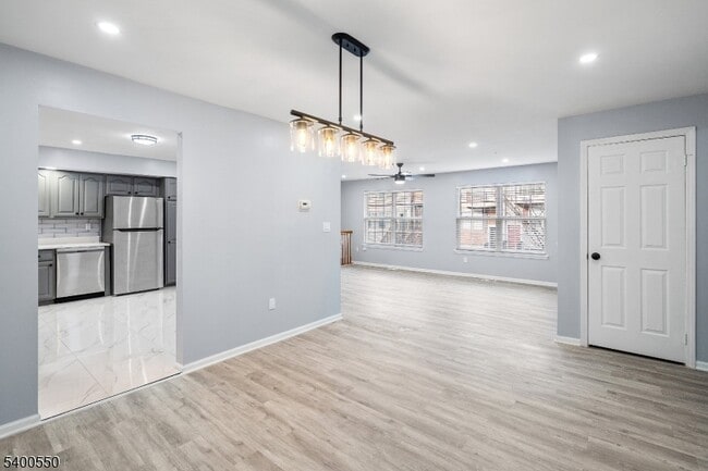 Building Photo - 68 Marrow St