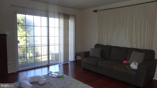Foto del edificio - 354B Delancey Pl