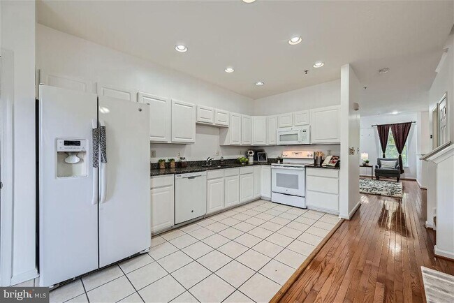 Foto del edificio - 18 Hallsdale Ct