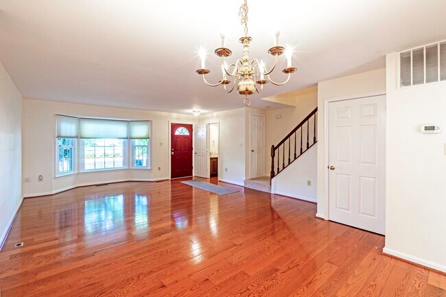 Foto del edificio - 5708 Belcher Farm Dr