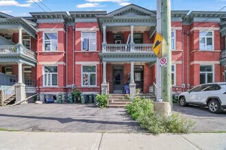 Building Photo - 454 McLeod St