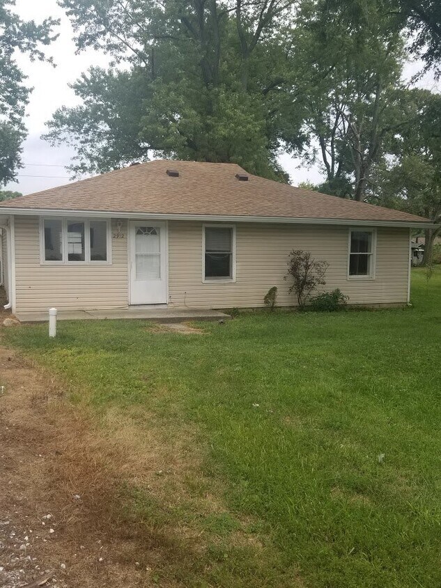 Newly Updated Spacious Three Bedroom with Bonus room- Single Family Near S. Keystone & Murry St - Newly Updated Spacious Three Bedroom with Bonus room- Single Family Near S. Keystone & Murry St