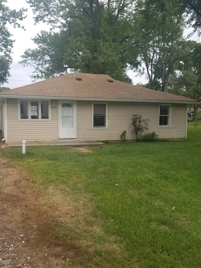 Newly Updated Spacious Three Bedroom with Bonus room- Single Family Near S. Keystone & Murry St - Newly Updated Spacious Three Bedroom with Bonus room- Single Family Near S. Keystone & Murry St House
