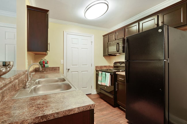Foto del edificio - Experience the best of apartment living at City Heights Denham Springs.