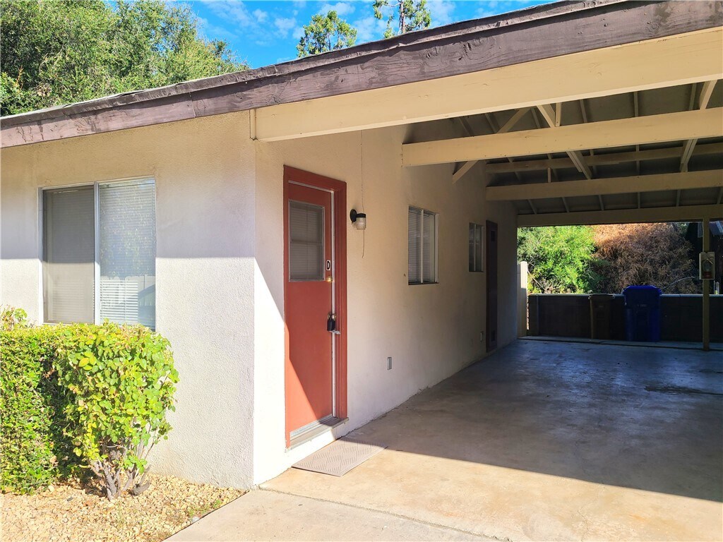 Foto principal - 11930 Bryant St