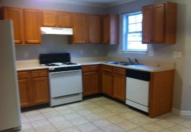 Building Photo - 146 Springbottom Dr SE
