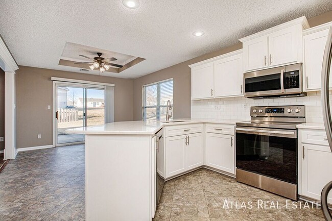 Building Photo - 801 SE Hocker Ct