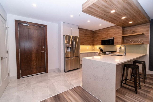 Building Photo - 5515 Clyde St.