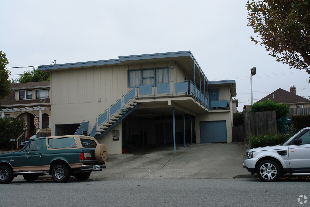 Foto del edificio - 120 Santa Inez Ave
