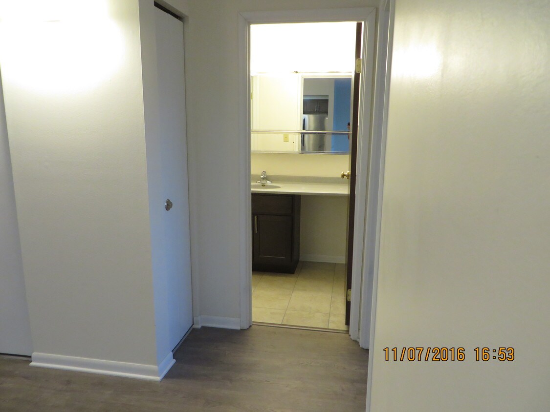 Building Photo - 280 Springhill Dr