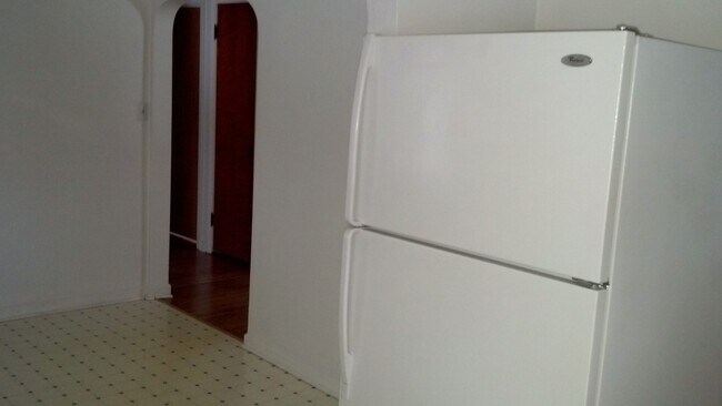 Foto del edificio - 3 Bedroom, 1 Bath Home with Hardwood Floors!