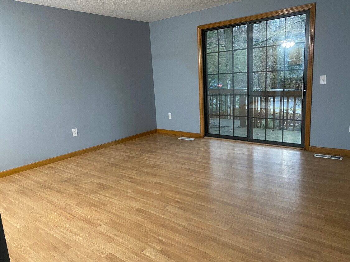 Living Room - (1) - 36 N Mountain Rd