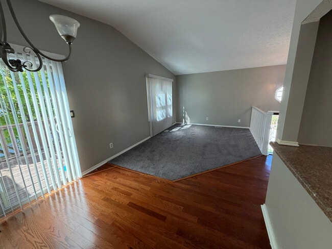 Building Photo - 9165 Cinnebar Dr