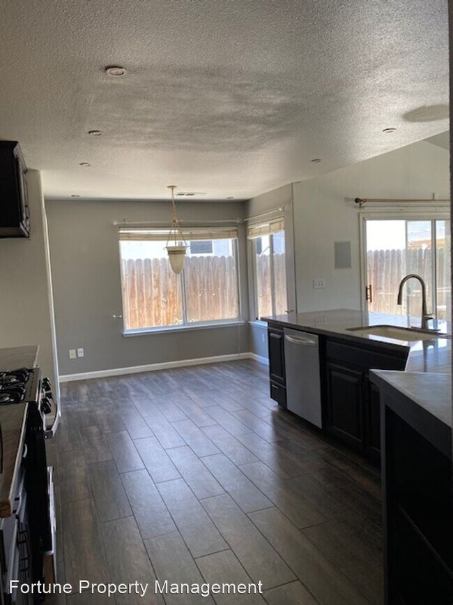 Building Photo - 4 br, 2 bath House - 5537 W. Sunnyside Ct.