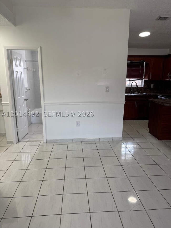 Building Photo - 2212 W 74th St