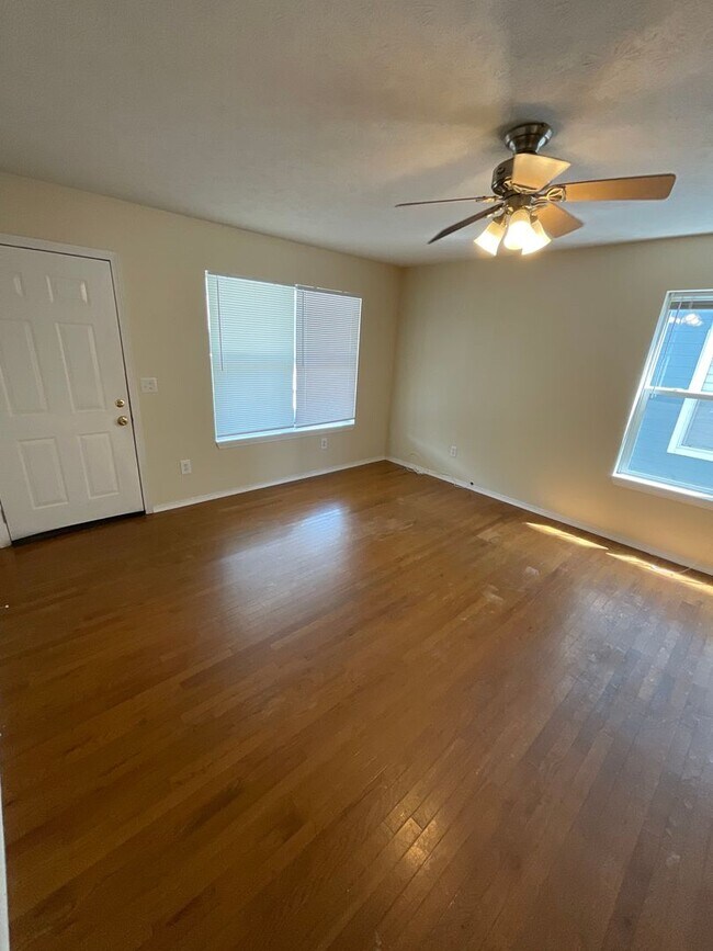 Foto del edificio - *2026* 4 Bed!! BIG GROUP OPTION!!! 18-20!!