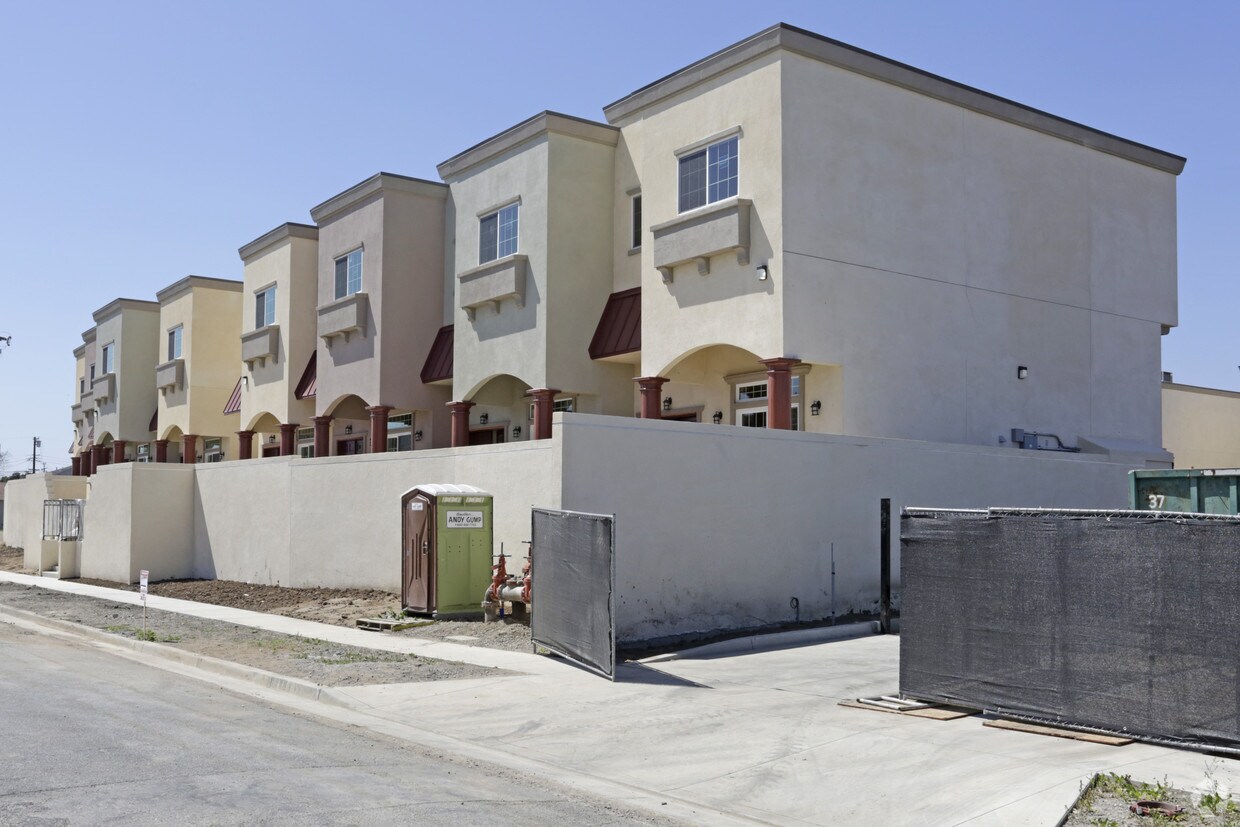 Foto del edificio - 900 S Dwight Ave