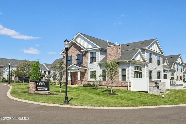 Building Photo - 2 Dogleg Ln