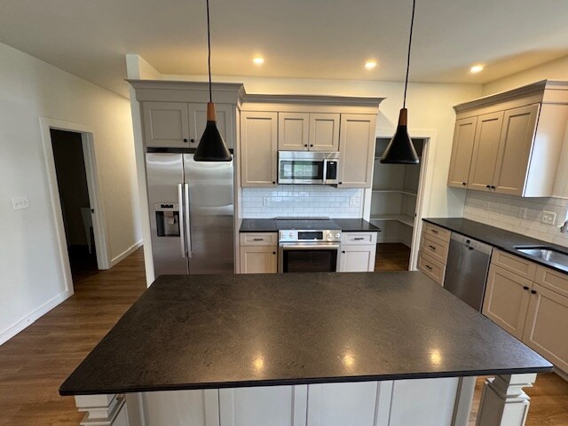 Foto del edificio - 802 Fritz Ave